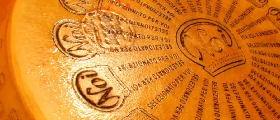 Parmigiano Reggiano: come (e dove) si fa