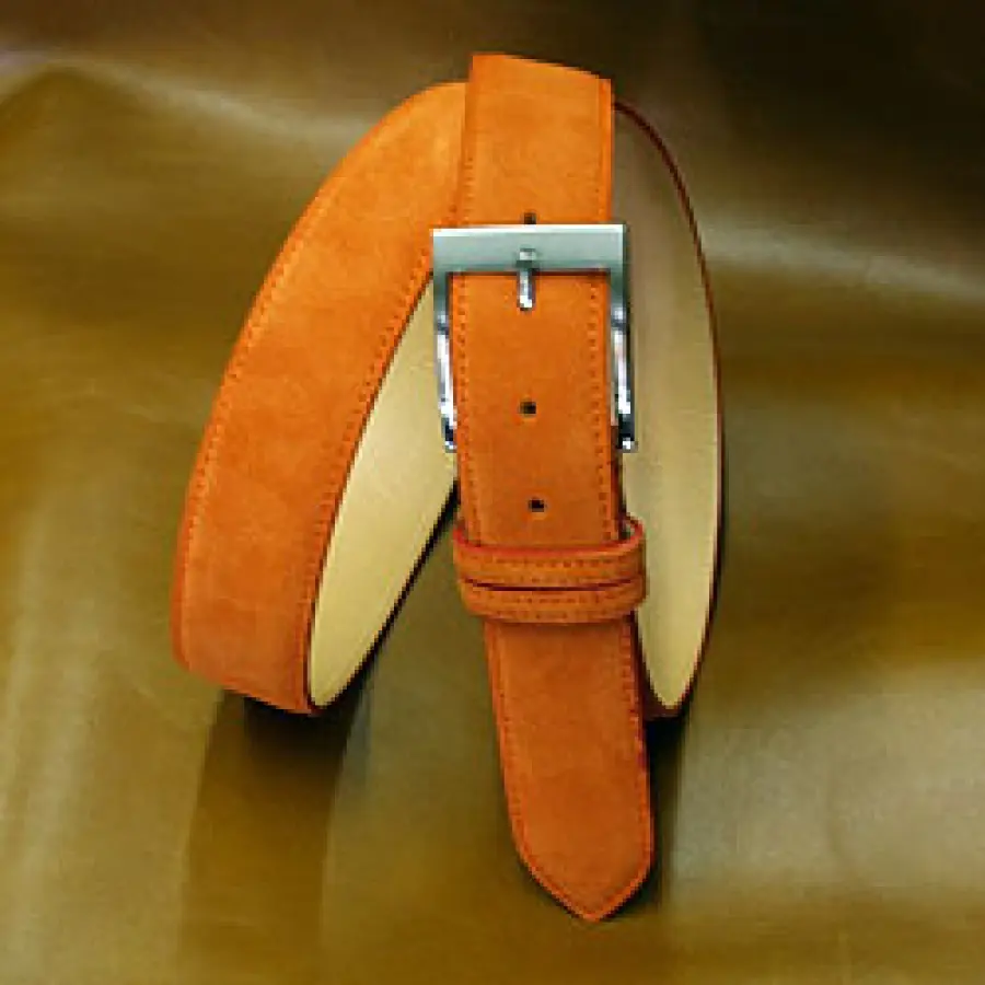 Cinture artigianali con pelli pregiate